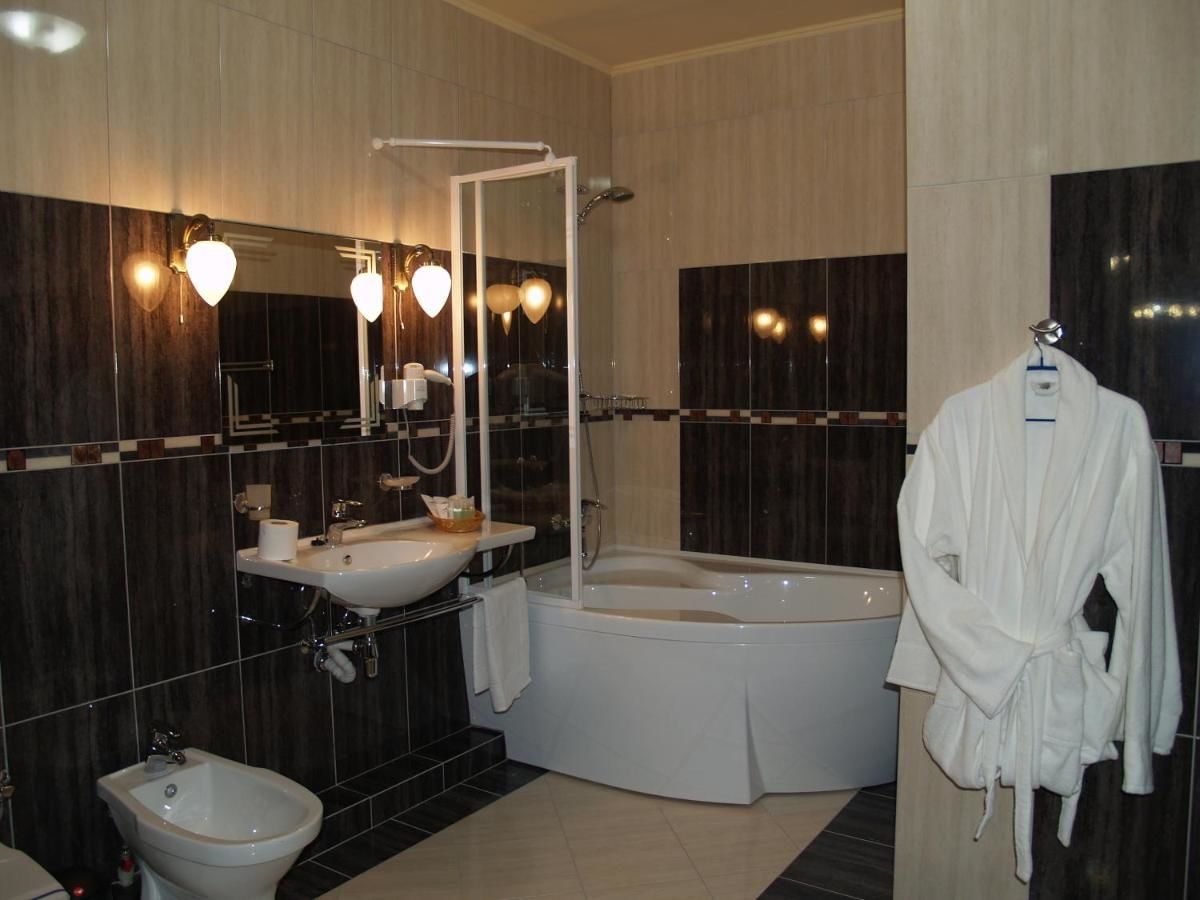 Отель Atrium Hotel Ивано-Франковск-19