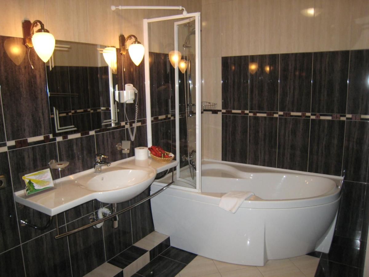 Отель Atrium Hotel Ивано-Франковск-11